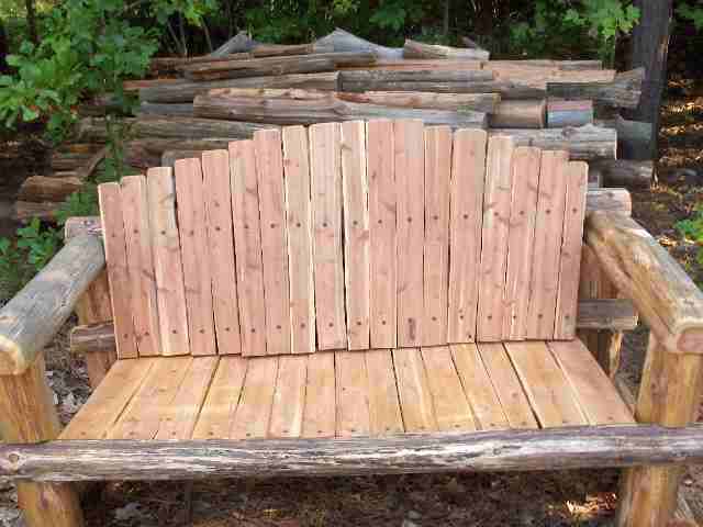 Free Woodworking Plans - Rustic Cedar Bench